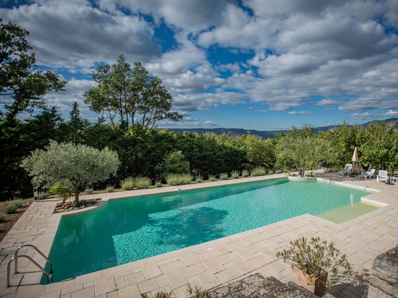 Villa with stunning views and super-sized pool in Aiguines, Región Brignoles