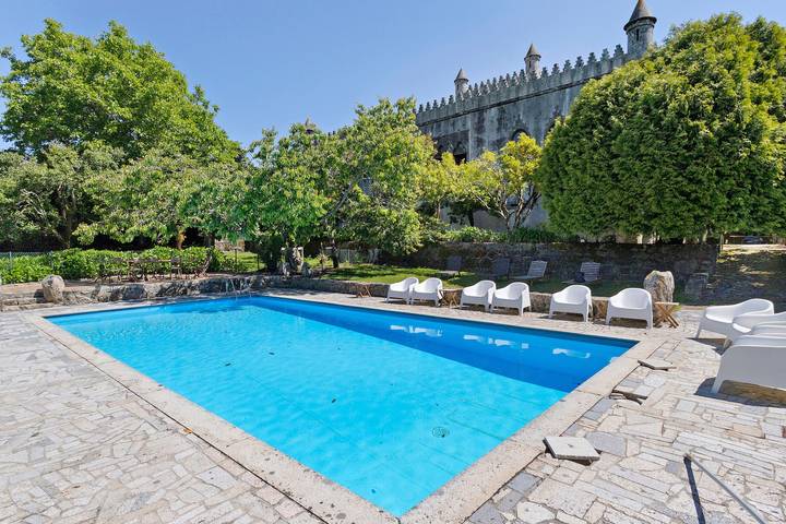 Villa 'Castelo De Portuzelo' with River Views, Private Pool and Wi-Fi in Santa Marta de Portuzelo, Viana do Castelo District