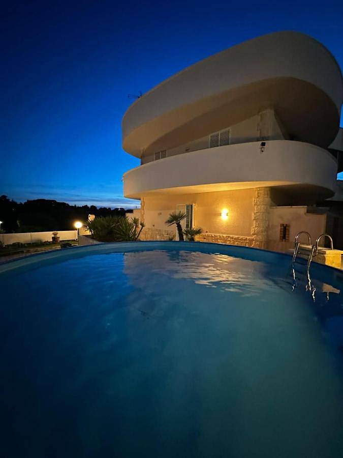 Gîte pour 6 personnes, avec piscine ainsi que vue et jardin à Selva di Fasano