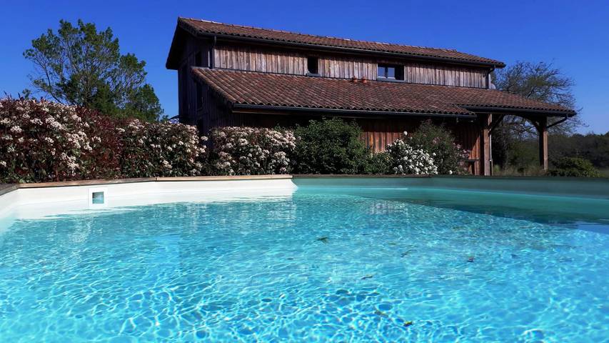 Gîte pour 6 personnes, avec terrasse ainsi que jardin et piscine à Saint-Julien-d'Armagnac