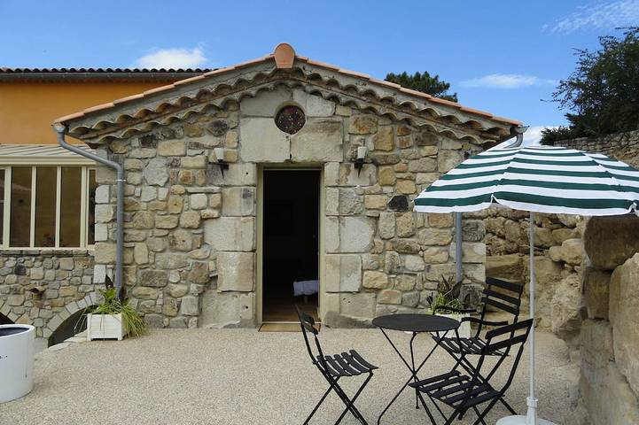 Maison d’hôte pour 2 personnes, avec jardin ainsi que jacuzzi et piscine à Joyeuse - 4