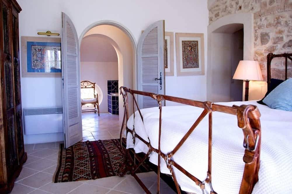 Beautiful Provençal manor house in award winning vineyard in Carnoules, Mediterranean Coast (France)