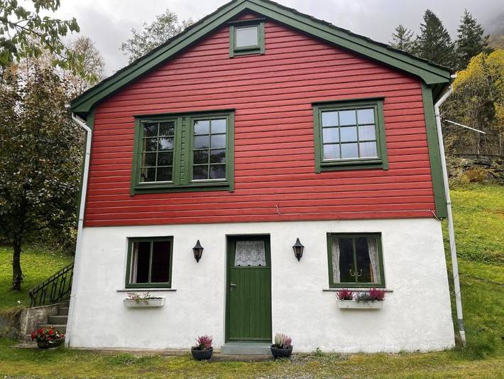 Location de vacances pour 2 personnes, avec Terrasse et Jacuzzi ainsi que Jardin et Sauna dans Eidfjord