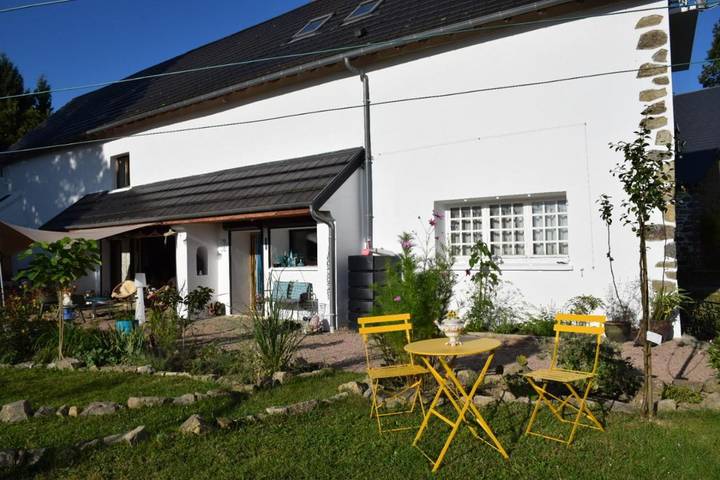 Chambre d’hôte pour 2 personnes, avec Terrasse ainsi que Jardin et Vue à Saint-Fargeol