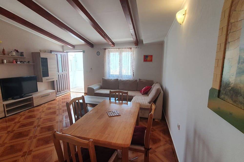 Ganze Wohnung, 2-Zimmer-Ferienwohnung mit Terrasse Cunski, Losinj in Cunski, Lošinj (Kvarner Bucht)