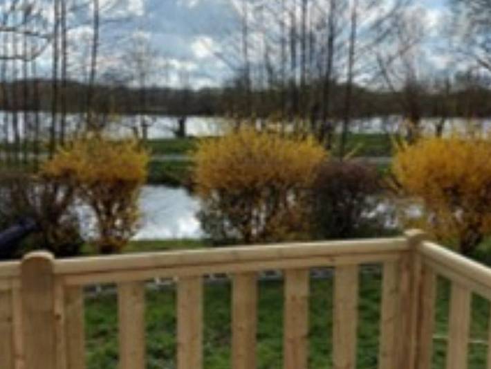 Camping pour 4 personnes, avec piscine, animaux acceptés