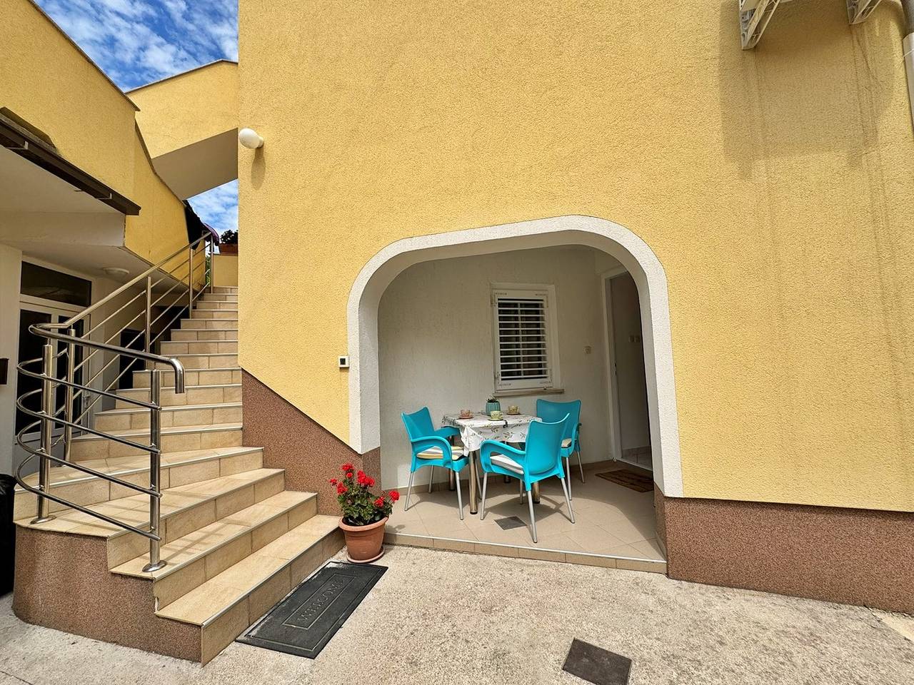 Apartamento entero, Apartment Car - 95 m from the sea, private terrace, parking, Bbq in Silo (Krk), Krk (isla)