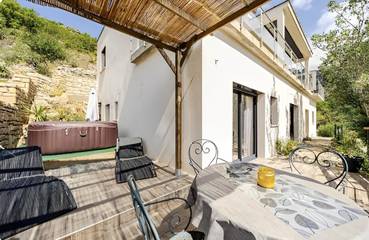 Gîte pour 3 personnes, avec terrasse ainsi que jardin et jacuzzi dans l' Aveyron