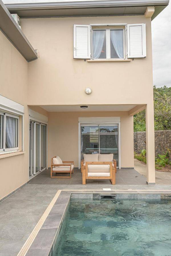 Location de vacances pour 8 personnes, avec jardin ainsi que terrasse et piscine dans Grands-Bois - 4