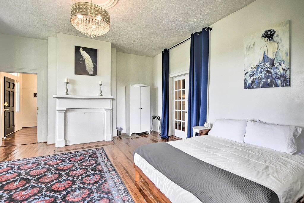 Stunning historic home w/ large rooms. Close to attractions. Kid & pet friendly! in Sellers, Florence - Conway und Umgebung