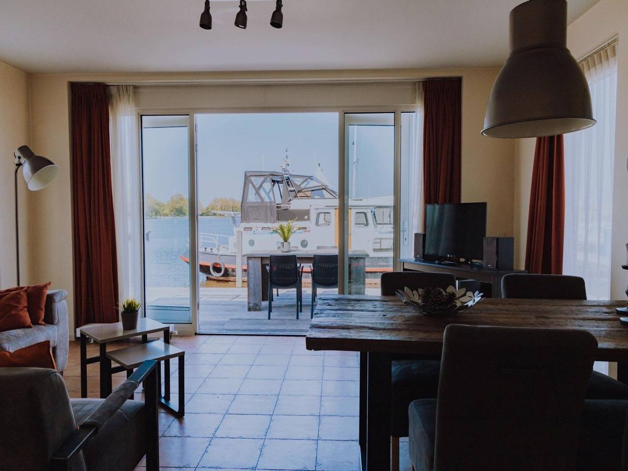 Geheel appartement, Begane grond appartement direct aan het water in Uitgeest, Noord-Holland - Kust van de Noordzee