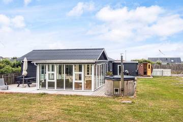Ferienhaus für 6 Personen, mit Garten und Sauna in Thorsminde