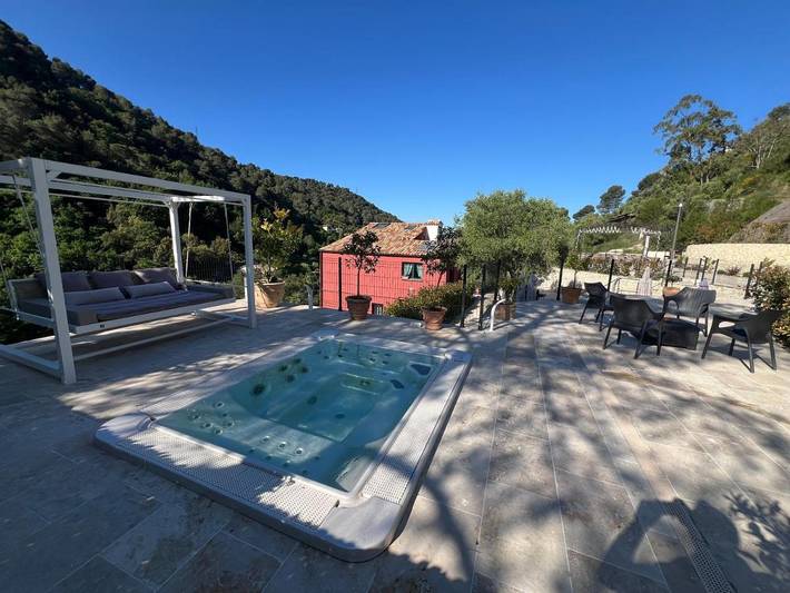 Gîte pour 2 personnes, avec jacuzzi et jardin à La Trinité