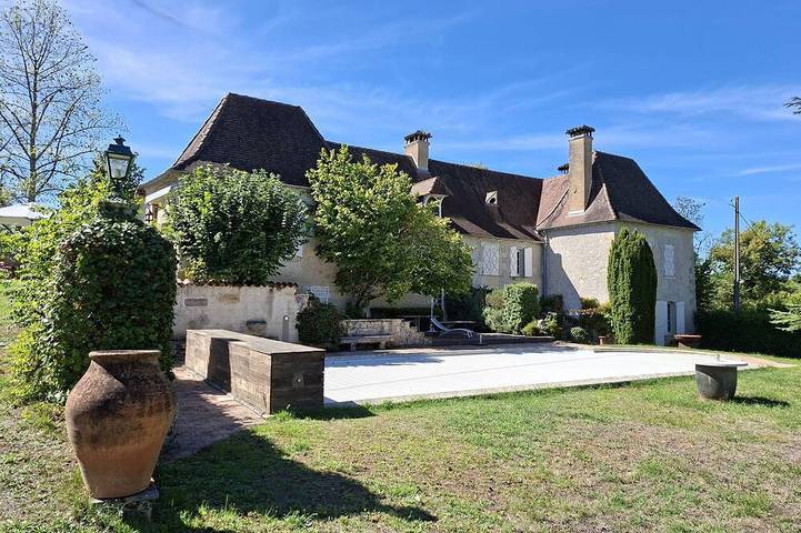 Location de vacances pour 10 personnes, avec jardin à Eyliac