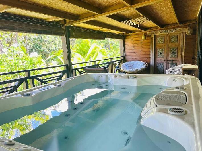 Location de vacances pour 8 personnes, avec jacuzzi ainsi que jardin et piscine dans Cap jaune