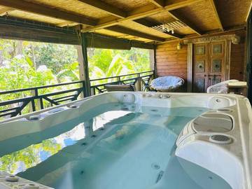 Cottage pour 8 personnes, avec jardin ainsi que piscine et jacuzzi dans Cap jaune