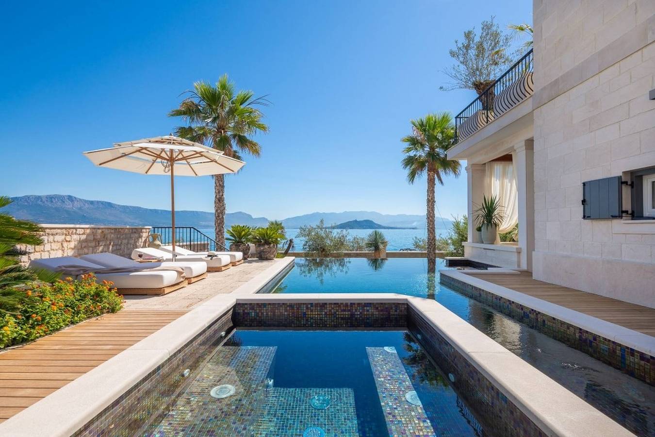 Luxury Seafront Villa Sensation Ciovo with Pool in Slatine, Čiovo