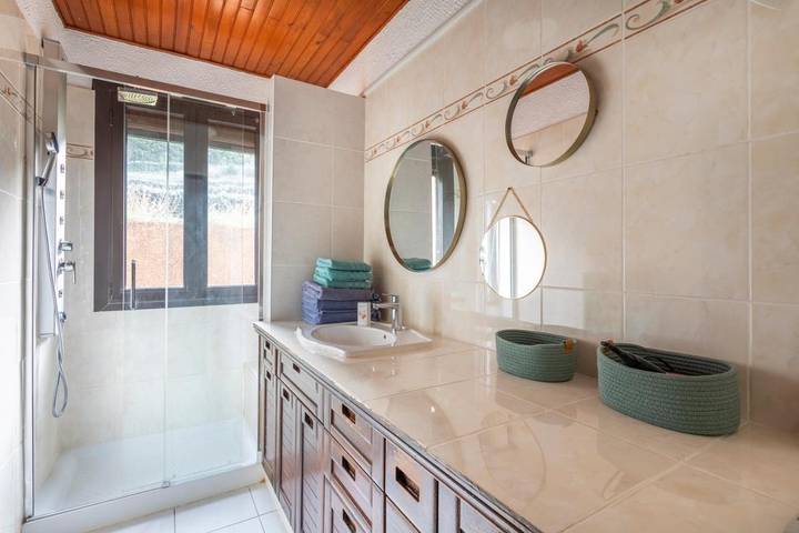 Location de vacances pour 6 personnes, avec piscine ainsi que jardin et vue à Roquevaire - 4