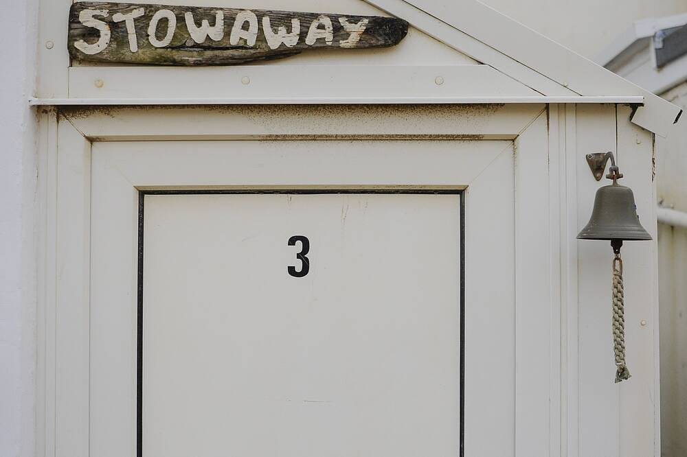 Beach Front Cottage with Direct Access to Stunning Sandy Beach, Dunes & Sea View in Camber Sands, Camber