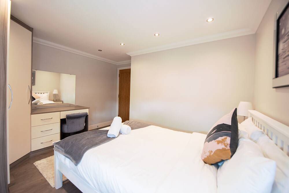 Appartement entier, Appartement-Supérieure-Salle de bain privée-Vue ville-2 Bedroom in Reading, Berkshire