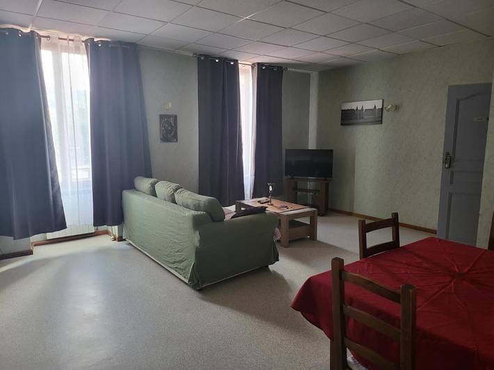 Hôtel pour 3 personnes, avec terrasse, animaux acceptés à Thizy-les-Bourgs - 3