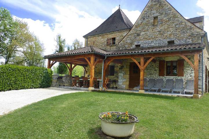 Location de vacances pour 9 personnes, avec jardin et terrasse, animaux acceptés à Carlux