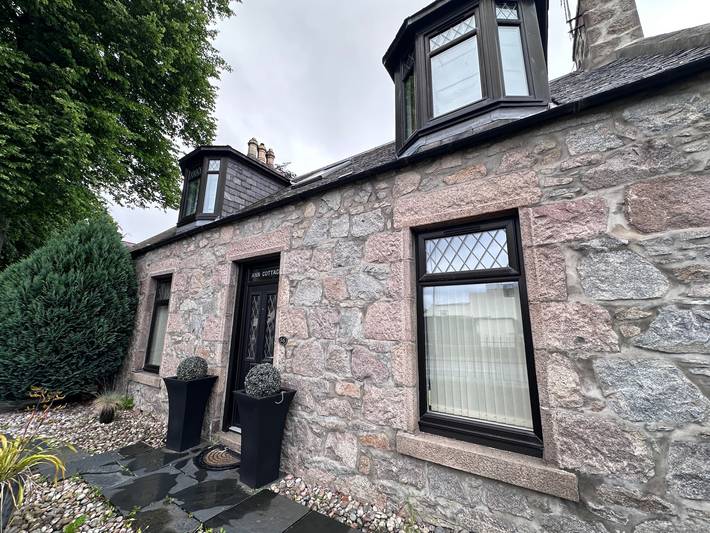 Cottage for 8 people, with Terrace and Garden in Aberdeen