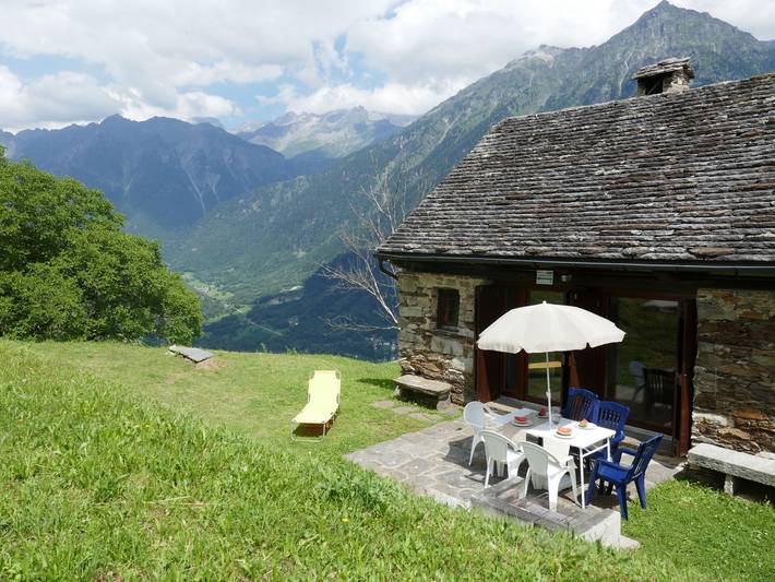 Ferienhaus für 6 Personen, mit Terrasse und Garten im Ticino