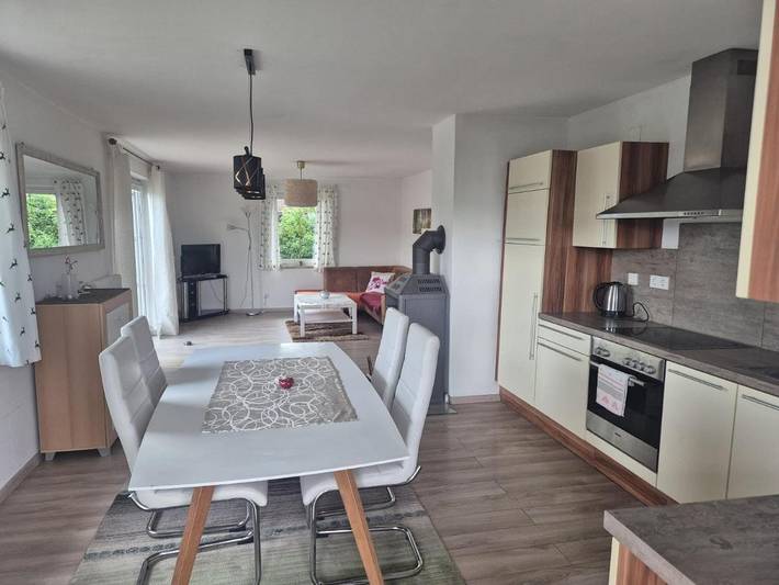 Ferienwohnung für 6 Personen, mit Balkon und Terrasse sowie Garten