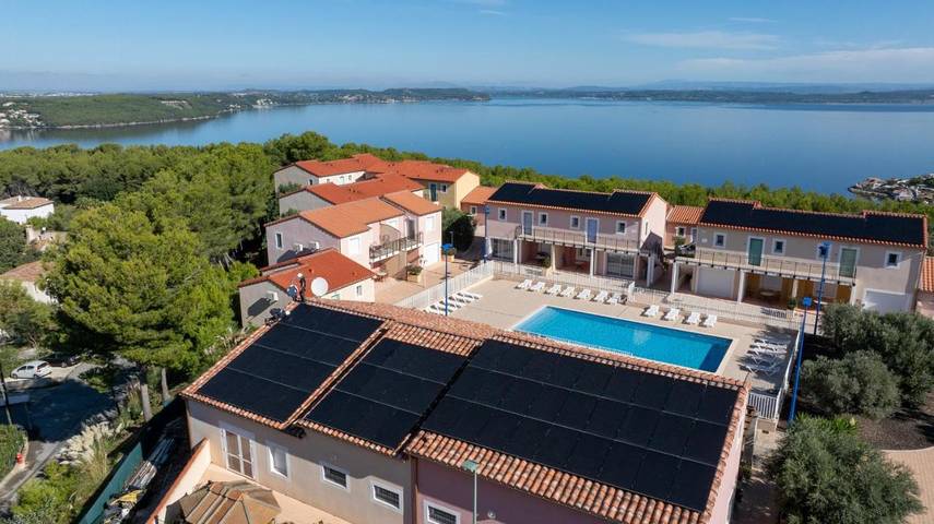 Location de vacances pour 2 personnes, avec piscine ainsi que vue et jardin à Saint-Mitre-les-Remparts - 4