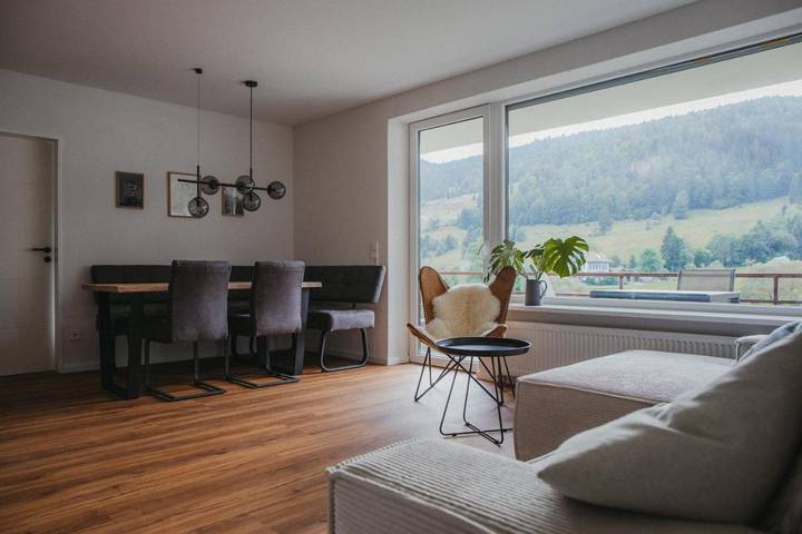 Ferienwohnung für 5 Personen, mit Balkon und Terrasse sowie Garten und Ausblick in Menzenschwand (St. Blasien)