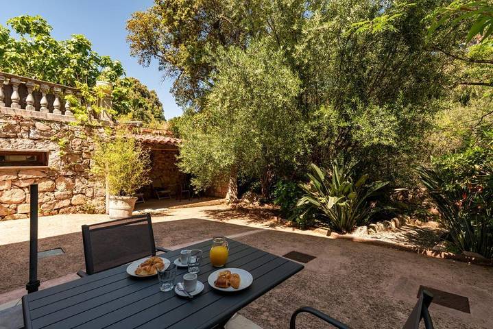 Gîte pour 2 personnes, avec Jacuzzi et Terrasse ainsi que Jardin et Vue à San-Gavino-di-Carbini - 3