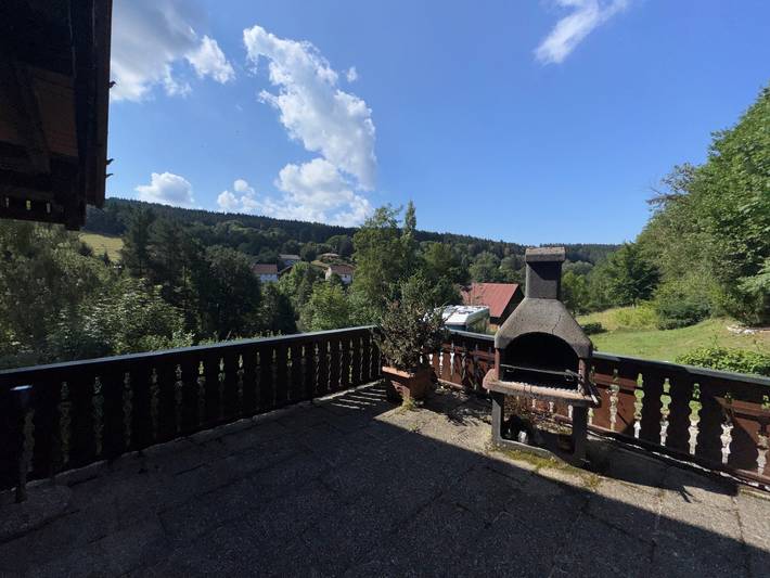 Apartamento inteiro, Apartamento 'Sankt Hubertus' na natureza com grande terraço, varanda e Wi-Fi in Bad Berneck im Fichtelgebirge, Frankenalb