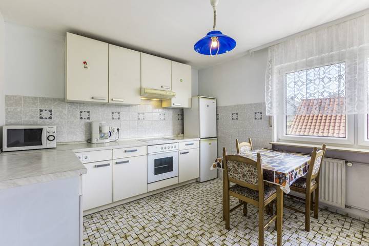 Apartamento entero, Apartamento 'Fewowellnesspalast' con balcón y Wi-Fi in Bad Nauheim, Wetterau
