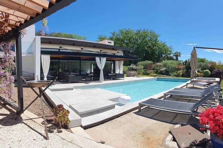 Villa for 6 personer, med balkong og hage i tillegg til jacuzzi i Biot