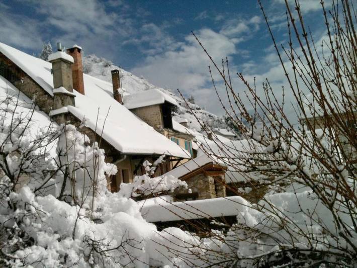 Location de vacances pour 4 personnes, avec terrasse ainsi que vue et jardin à La Roche-des-Arnauds - 3