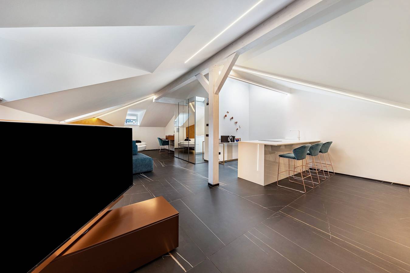 Studio entier, Appartement 'App 304 Palazzo Cavour' avec vue sur la montagne, Wi-Fi et climatisation in Centro-Piani-Rencio, Bolzano