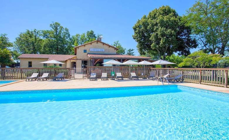Mobil home pour 6 personnes, avec terrasse et piscine