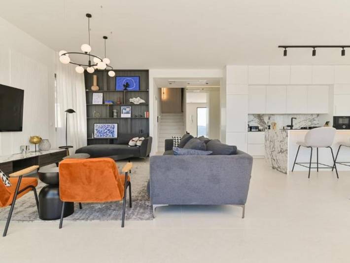 Villa pour 10 personnes, avec jacuzzi et terrasse, animaux acceptés à Okrug Gornji - 2