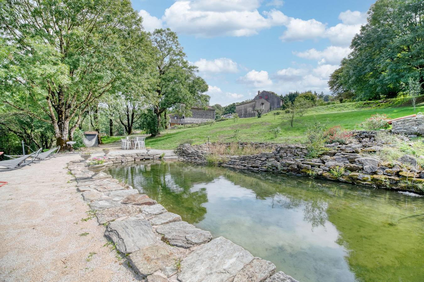 Maison de vacances Haut Standing 'Grange Spacieuse Et Élégante' avec vue lac, piscine et Wi-Fi in Dourgne, Région de Castres