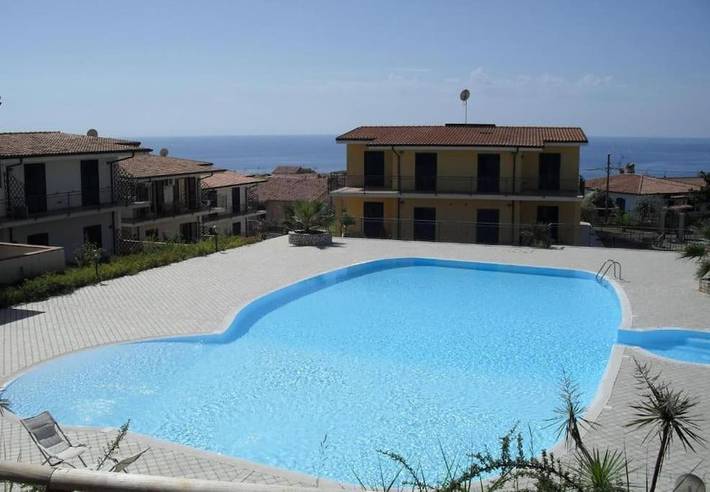 Ferienwohnung für 6 Personen, mit Ausblick und Pool sowie Terrasse, mit Haustier - 1