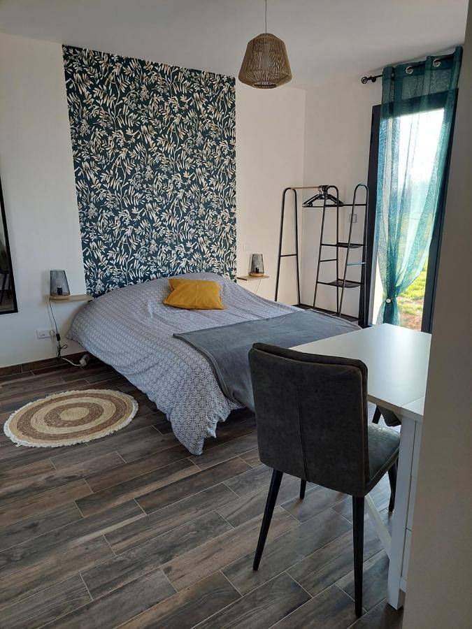 Gîte pour 3 personnes, avec vue et jardin, adapté aux familles dans Vieux-Manoir