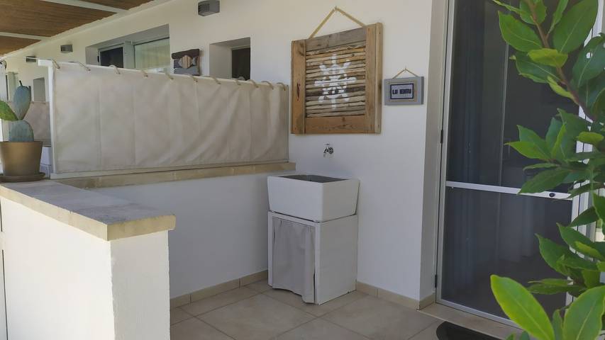Entire apartment, Apartment 'Casa Vacanza Lu Ientu' with Shared Pool, Wi-Fi and Air Conditioning in Otranto region, Lecce Province