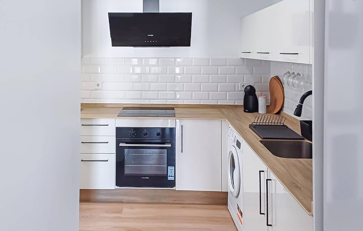 Entire holiday apartment, Cozy Beachside Apartment with Free Wifi in Playa Barbate, Barbate