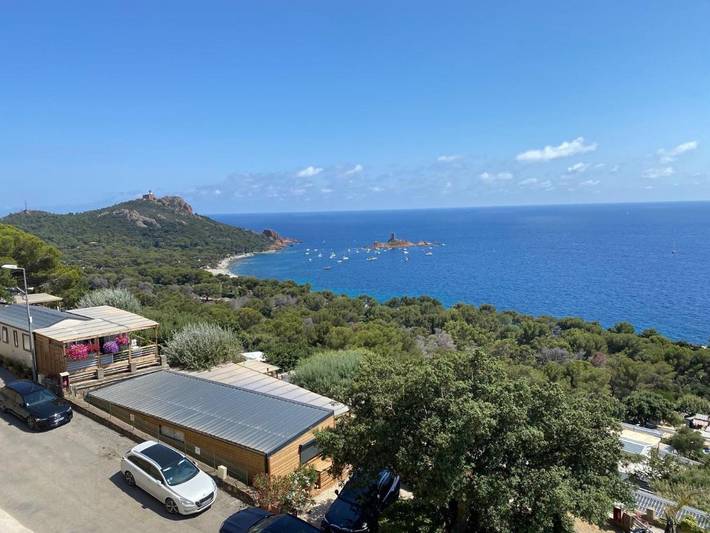 Location de vacances pour 4 personnes, avec piscine et balcon ainsi que bassin pour enfant et jacuzzi dans Plage du Val Fleuri - 3