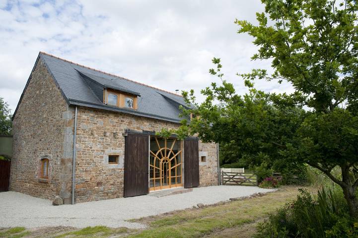 Gîte pour 8 personnes, avec Terrasse ainsi que Jardin et Vue à Noyal-sous-Bazouges