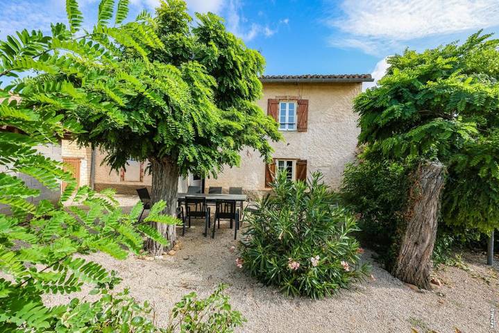 Location de vacances pour 9 personnes, avec jardin à Brens - 4