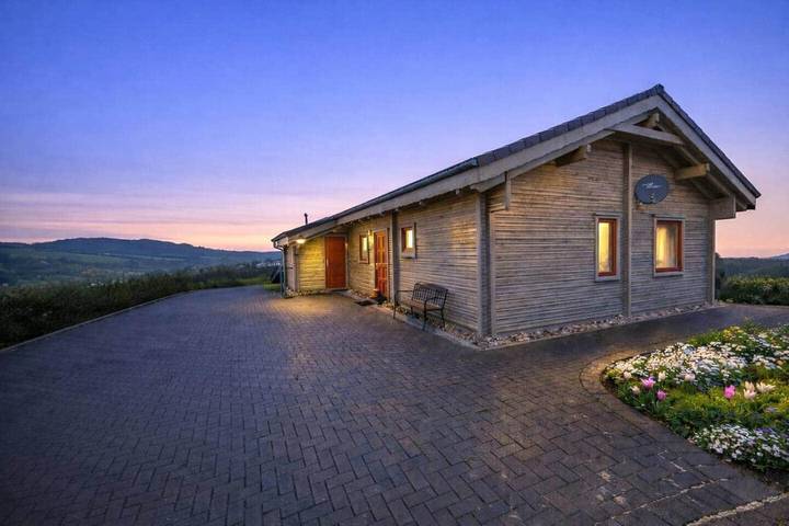 Vakantiehuis voor 6 personen, with Whirlpool and Terras as well as Tuin and Sauna in de Eifel