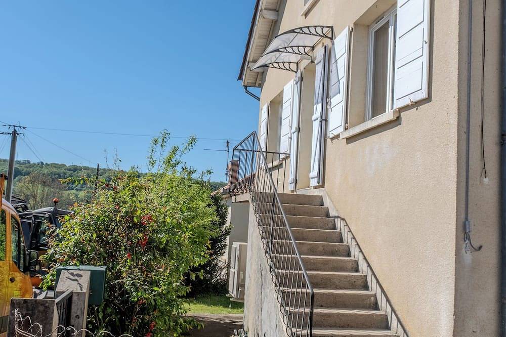 Cozy house in Figeac, garden, 2 bedrooms, sleeps 4. 🌳 in Figeac, Lot