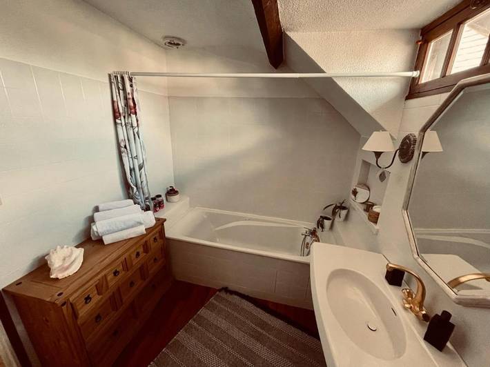 Chambre d’hôte pour 2 personnes, avec vue ainsi que jardin et piscine dans Allier - 4